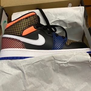 NEW!!!! Jordan 1 Mid MMD size boys 1Y